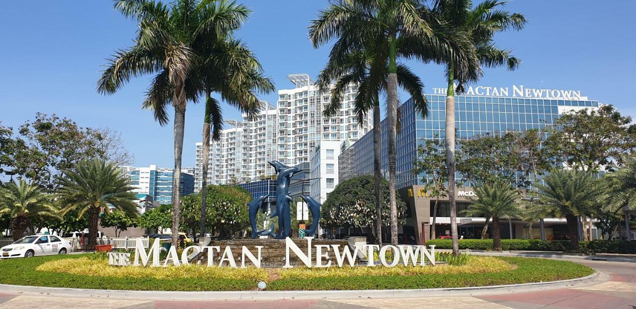 Mactan Newtown Condo With Garden And Ocean View 8Newtown Blvd Lapu-Lapu City Exterior foto