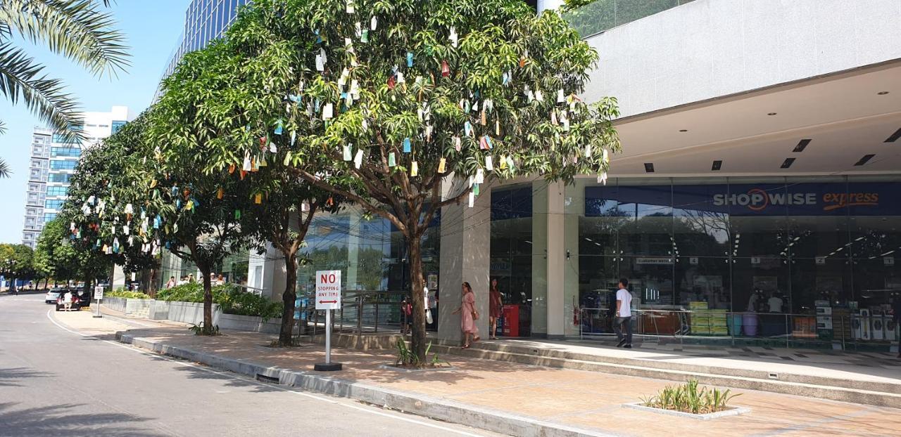 Mactan Newtown Condo With Garden And Ocean View 8Newtown Blvd Lapu-Lapu City Exterior foto