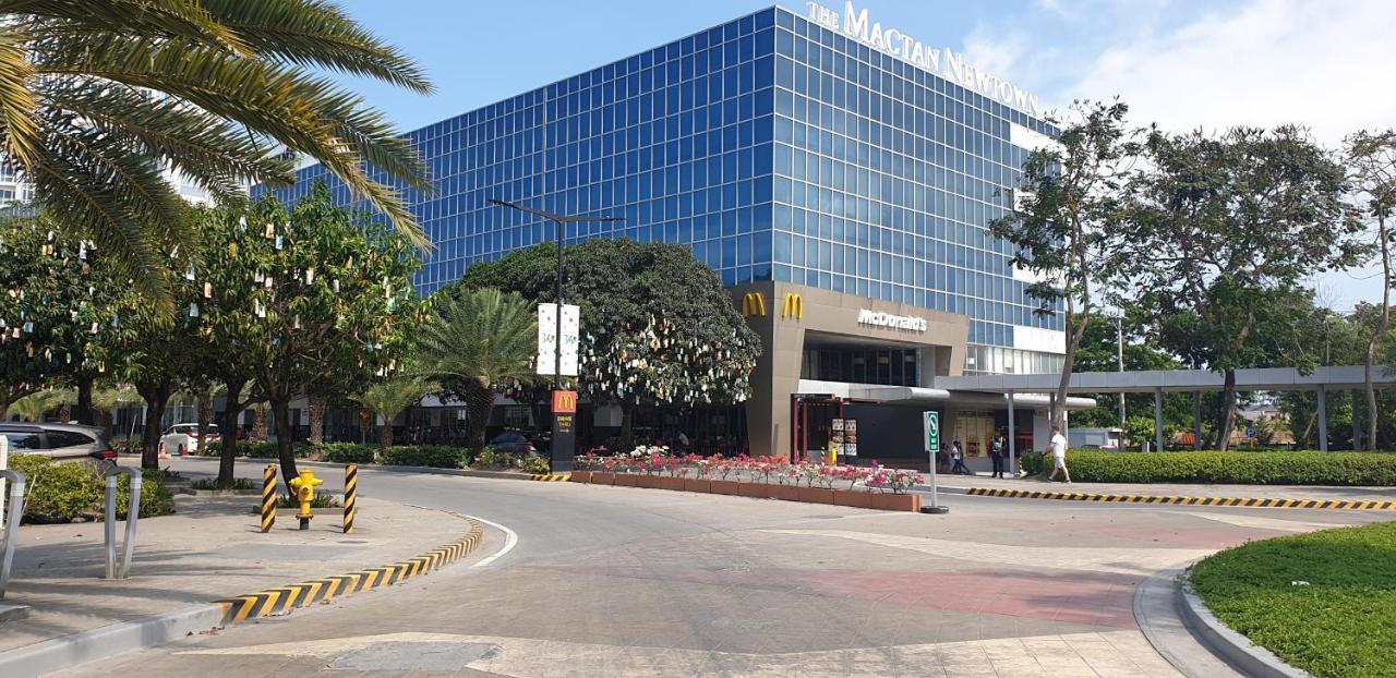 Mactan Newtown Condo With Garden And Ocean View 8Newtown Blvd Lapu-Lapu City Exterior foto