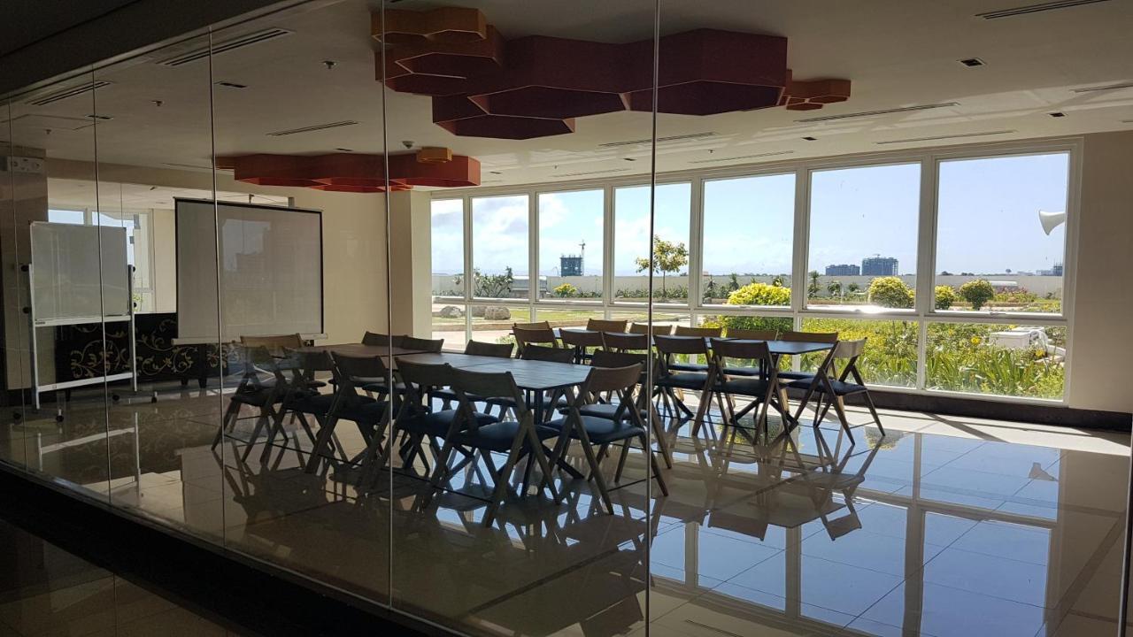 Mactan Newtown Condo With Garden And Ocean View 8Newtown Blvd Lapu-Lapu City Exterior foto