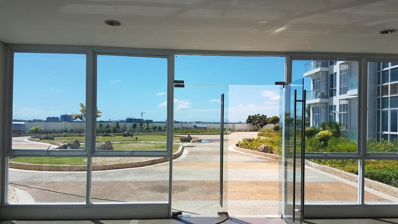 Mactan Newtown Condo With Garden And Ocean View 8Newtown Blvd Lapu-Lapu City Exterior foto